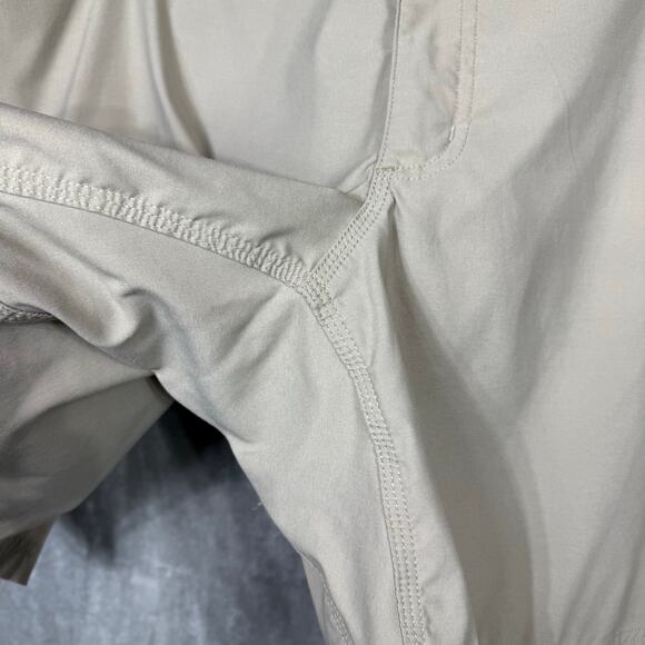 Duluth Trading Relaxed Fit Flex Dry Fly Cargo Shorts‎ Mens 46 Khaki - Picture 3 of 11